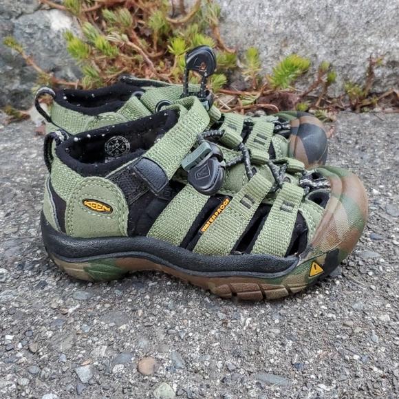 keen camouflage sandals